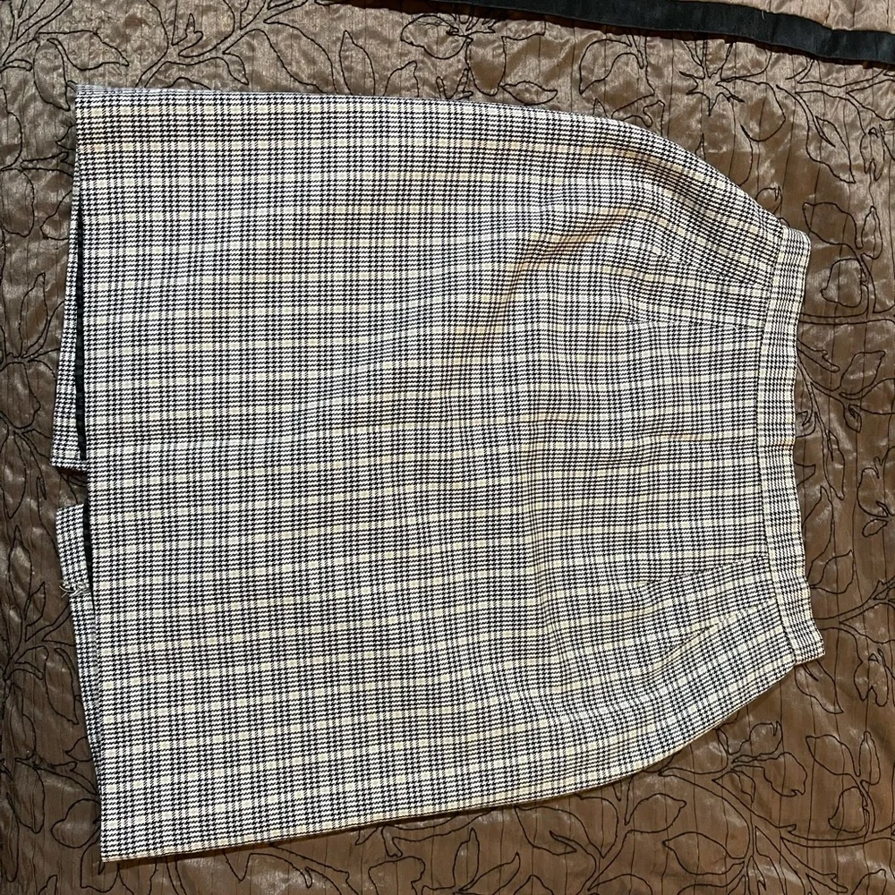 Above knee skirt in cream and black - Picture 1 of 4